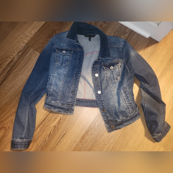 Cropped Denim Jean Jacket, White House Black Market size 10 - Picture 3 of 7